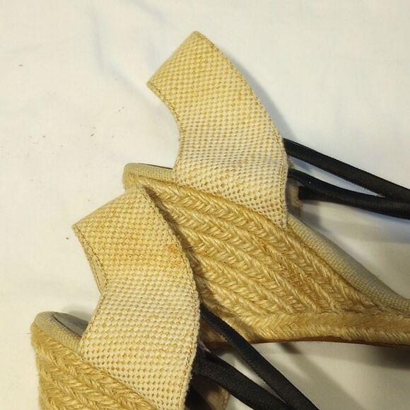 Black and Tan Adrienne Vittadini Wedge Sandals - Picture 10 of 11